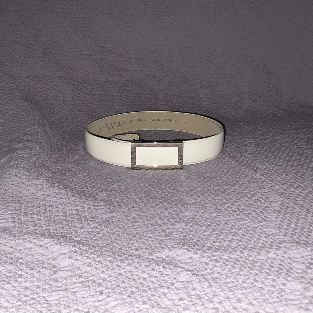 Nicole Miller white belt great condition